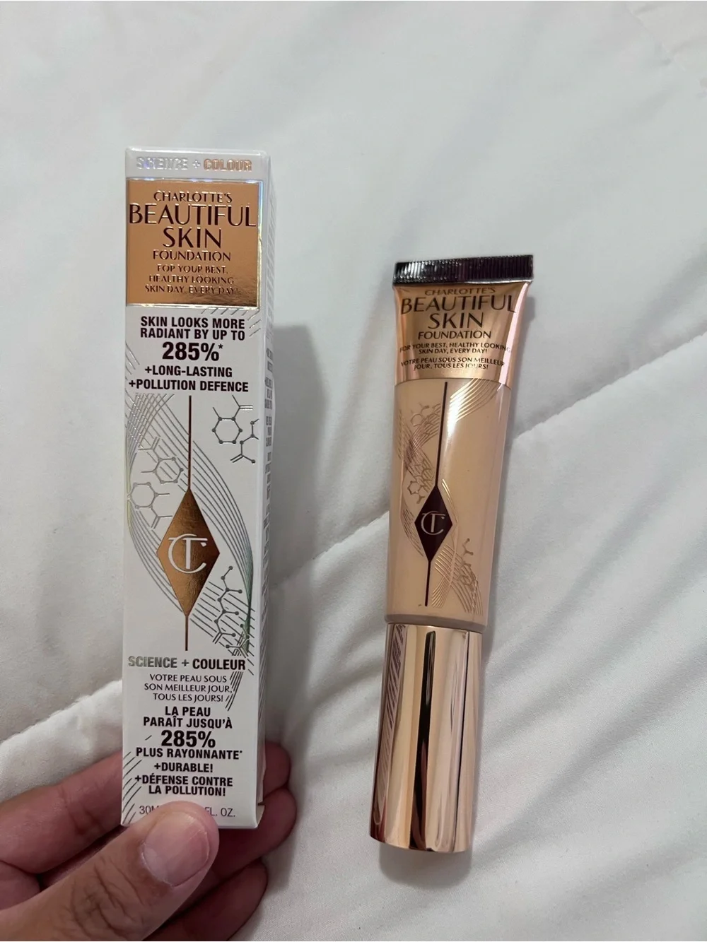 CHARLOTTE TILBURY Beautiful Skin Medium Coverage Liquid Foundation with Hyaluron